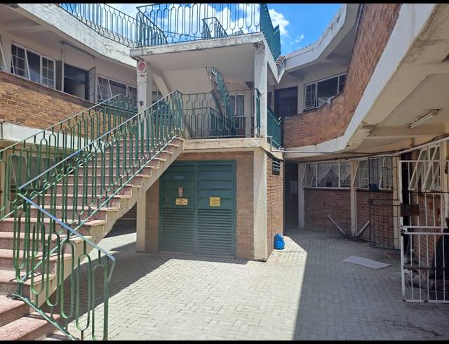 1 BEDROOM FLAT FOR SALE IN VEREENIGING CENTRAL
